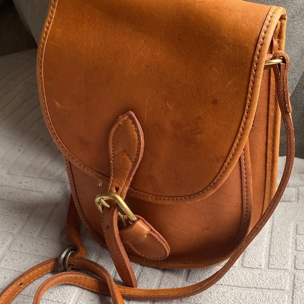 Elegant Robert Cheau Tan Leather Crossbody Bag - Picture 2 of 10